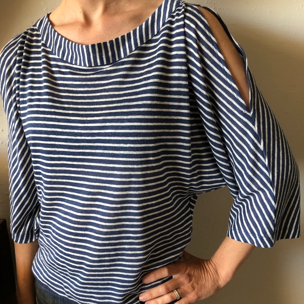 FLASH SALE⚡️ Navy and White Striped 3/4 Shirt